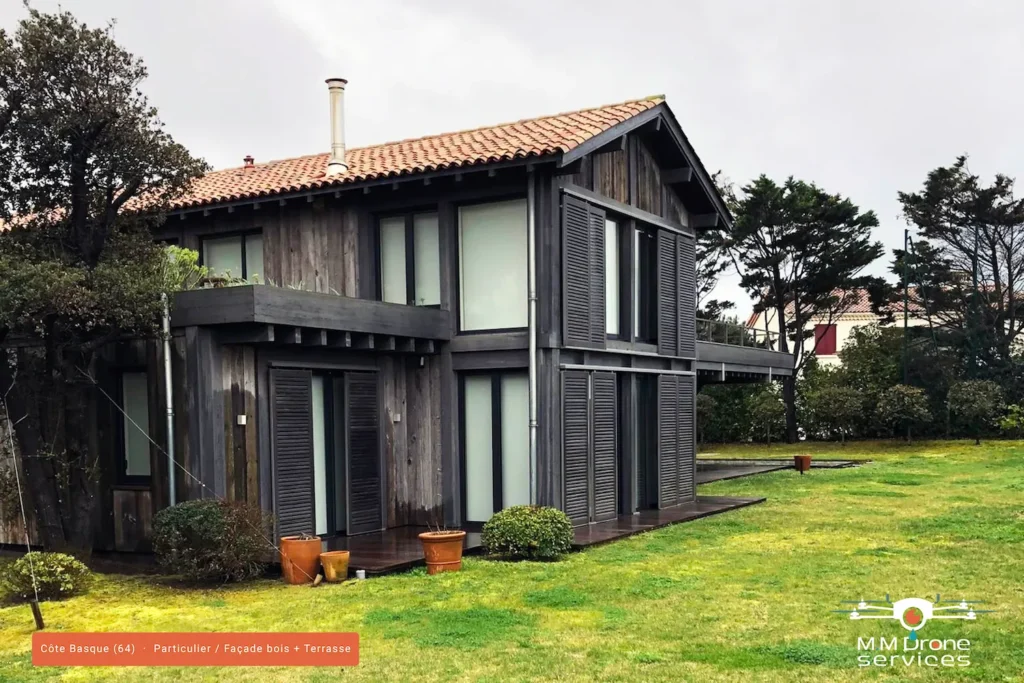 Nettoyage complet Maison individuelle bois - façades + terrasses • M.M Drone Services